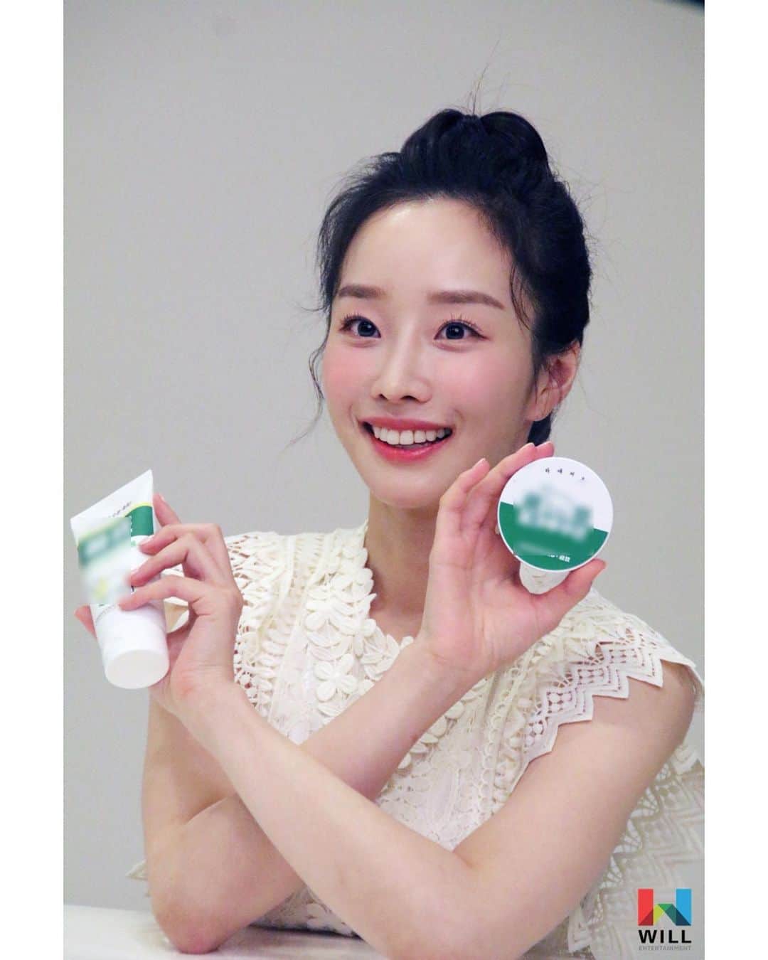 ムン・イェウォンのインスタグラム：「헤헷 😆 눈치 채셨나요?!」