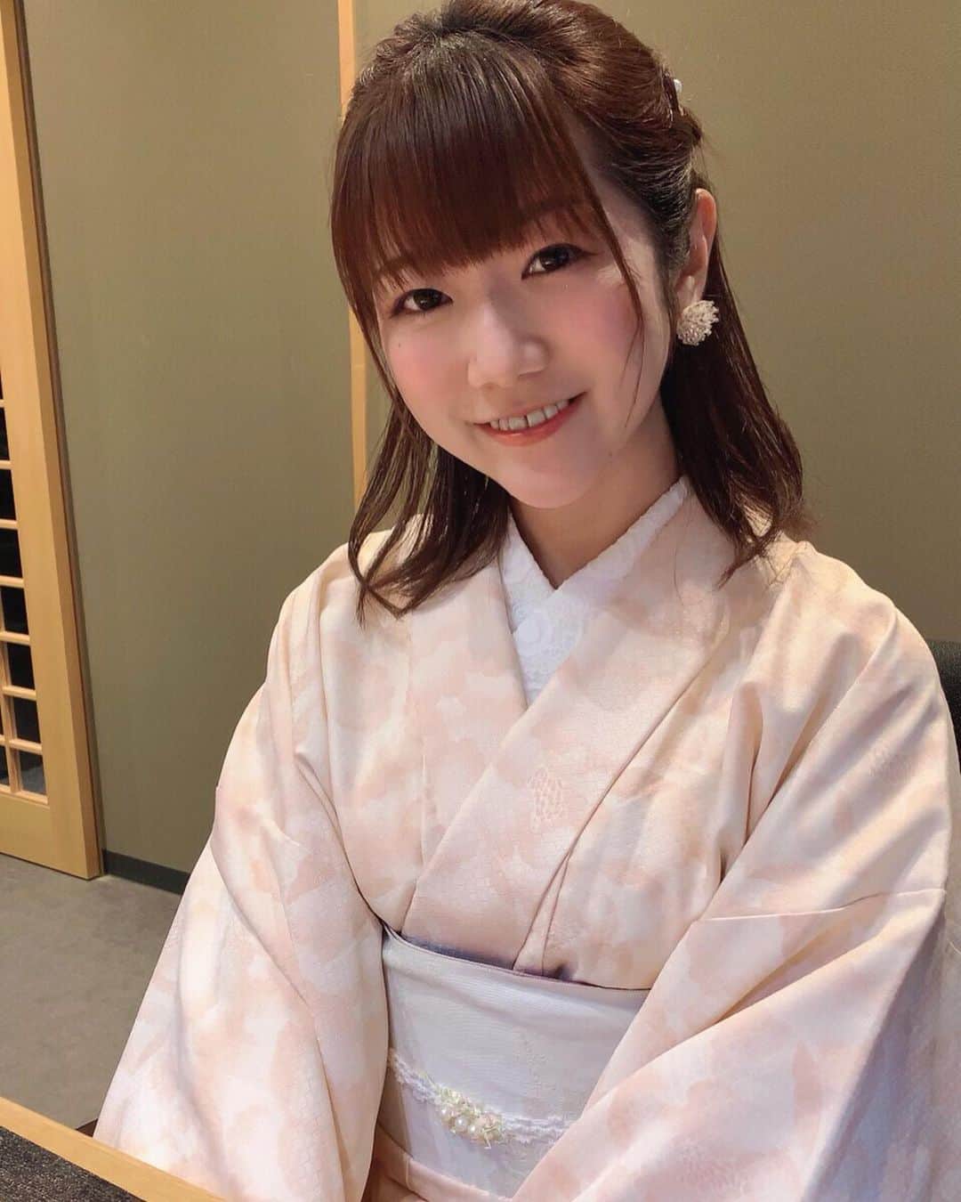 城田夏奈のインスタグラム：「. . . 金沢にて、お着物に着替えて観光したよ✨  また違った気分になれて良かったです🤗 袖のレースお気に入り✨  #金沢」