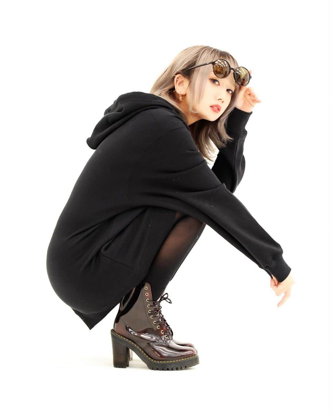 若月雅のインスタグラム：「【11.8＊個人撮影会】 . . クラシカルロリータ＆私服(ブラックコーデ)でした❣️ 楽しかったー(*'▽'*)✨✨ 参加して下さったカメラマンさん、ありがとうございました😊✨✨ . #クラシカルロリータ #KRY #msgm  #ドクターマーチン #ブラックコーデ #撮影会 . Photo by📸seiyaさん .」
