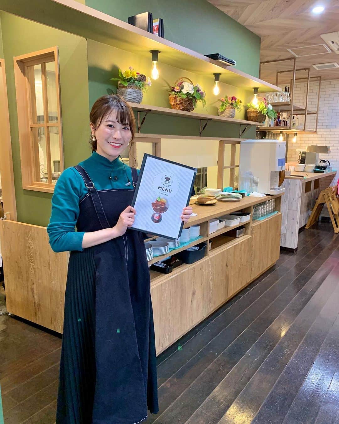 山崎聡子さんのインスタグラム写真 - (山崎聡子Instagram)「福島駅近くにオープンした「ひつじのはね」からヨジデスの中継をお送りしました🐏💕  オムライスやビーフシチューなどの洋食のほか、いま話題のクロッフルも味わえるお店😋 4枚目は、中継では登場しませんでしたが、わたしが個人的にお昼ごはんに食べたクリームコロッケです🍽笑  #ひつじのはね #福島市 #福島駅西口 #福島グルメ #オムライス #ビーフシチュー #クリームコロッケ #クロッフル」11月9日 19時46分 - 310puu