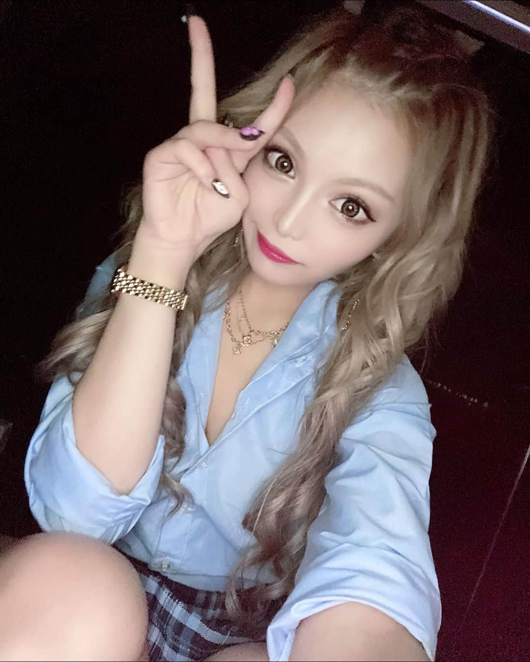 エリカのインスタグラム：「はぢけろ➰ッ❣️🎉青春🌸✨上等ッ😜💖🎉﻿ #ガラケー #コスプレ #制服 #バーレスク東京 #六本木 #渋谷 #新宿 #歌舞伎町 #ギャル #ベビギャル #キャバ嬢 #ダンサー #水着 #水着ギャル #ビキニ #burlesque #dancer ﻿」