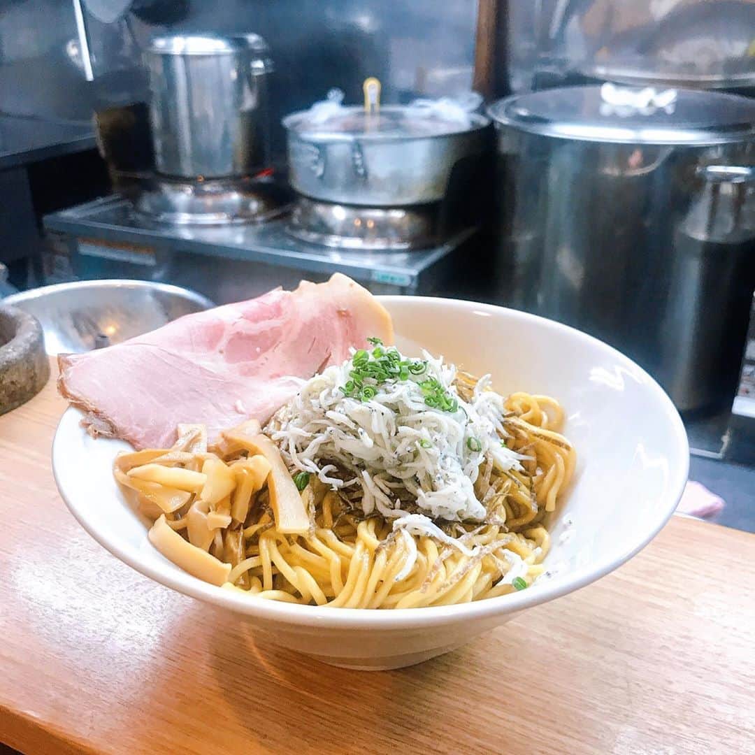 無化調ラーメン「ゆきふじ」のインスタグラム：「次に仕込む味噌ラーメンまでの間、こちらをお楽しみくださいませ。  『サバ6醤油まぜそば』  味噌が一旦なくなり次第開始です。 麺は味噌ラーメンで使用した太麺になります。 つけ麺の時より、もちもちしたかみごたえのある食感です。  #浅草開化楼 #さば節 #まぜそば #まぜそば好きな人と繋がりたい #まぜそばグラム #しらす #しらすパスタ」
