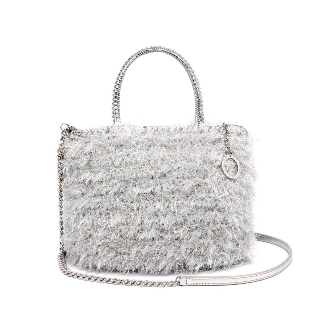 ANTEPRIMAさんのインスタグラム写真 - (ANTEPRIMAInstagram)「Having a grand debut in this FW20, #ANJI is dedicated to be the most romantic angel in fall. While preparing for the party look, this furry and shinny angel must be your perfect choice!   #ANTEPRIMA #WIREBAG #FW20 #FallWinter2020 #Classic #Style #Fashion #Italian #Luxury #InstaBag #Design #Lifestyle #Urban #Handcraft #アンテプリマ #패션​」11月9日 19時56分 - anteprimaofficial
