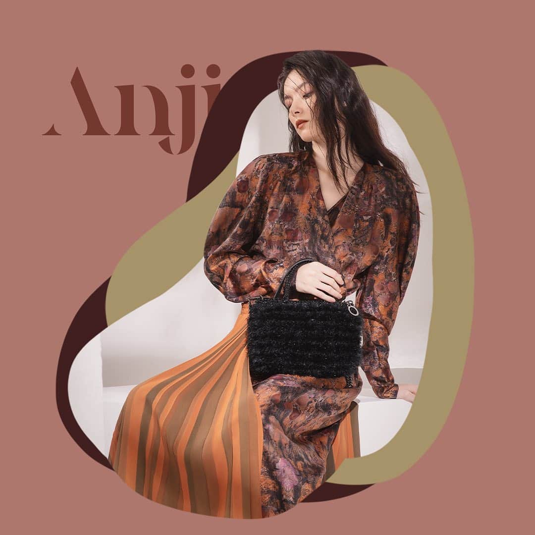 ANTEPRIMAさんのインスタグラム写真 - (ANTEPRIMAInstagram)「Having a grand debut in this FW20, #ANJI is dedicated to be the most romantic angel in fall. While preparing for the party look, this furry and shinny angel must be your perfect choice!   #ANTEPRIMA #WIREBAG #FW20 #FallWinter2020 #Classic #Style #Fashion #Italian #Luxury #InstaBag #Design #Lifestyle #Urban #Handcraft #アンテプリマ #패션​」11月9日 19時56分 - anteprimaofficial