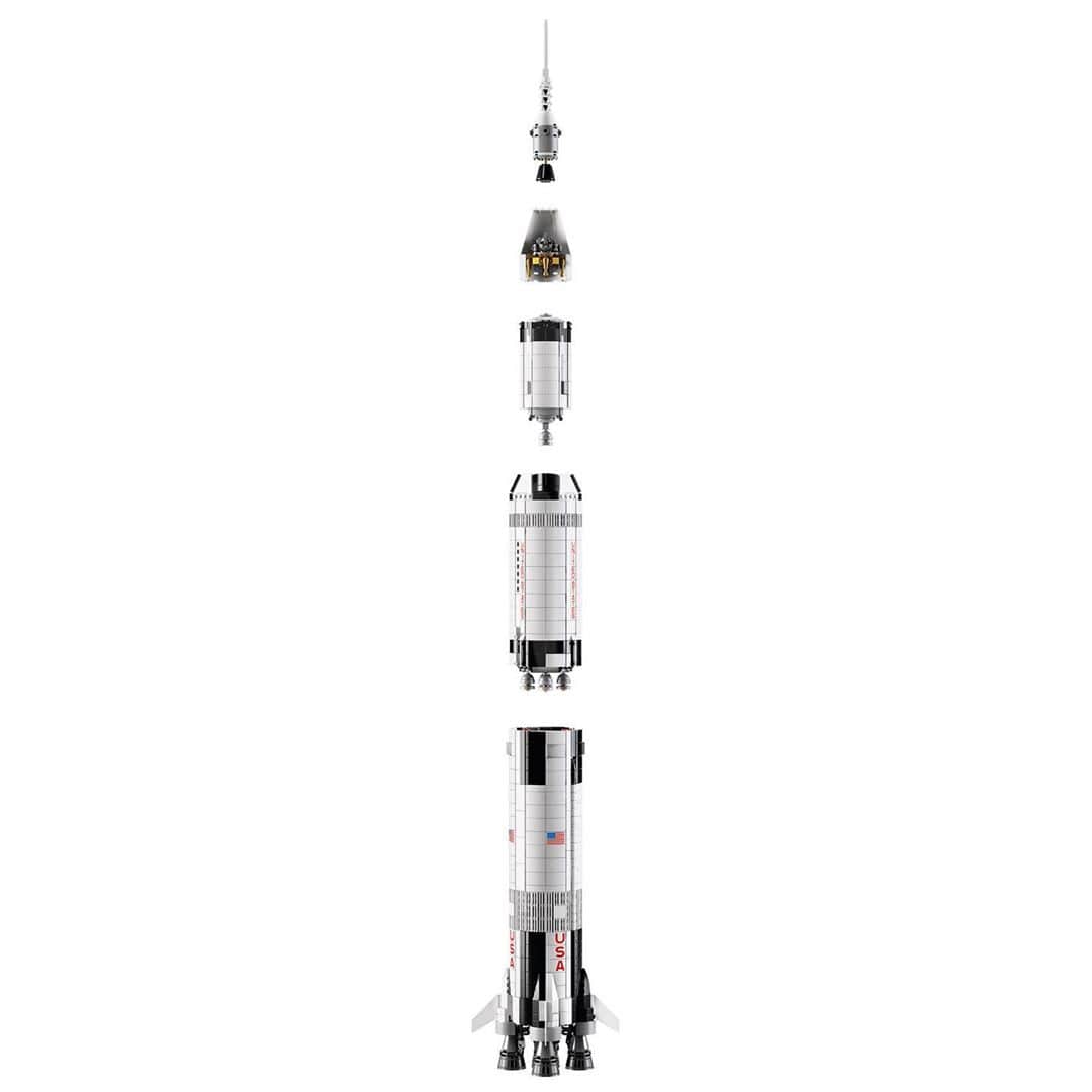 HYPEBEASTさんのインスタグラム写真 - (HYPEBEASTInstagram)「@hypeAF: @lego has delivered a massive model of the @nasa Apollo Saturn V packed with authentic and intricate details. The set includes over 1,900 pieces and measures about one meter high (39 inches), which is approximately a 1:110 scale of the original NASA launch vehicle. It comes with three removable rocket stages, a lunar lander, lunar orbiter, three astronaut microfigures and an educational booklet about the manned Apollo missions and the designers behind the set. Find it now over at LEGO’s webstore for $119.99 USD.⁠⠀ Photo: LEGO」11月9日 19時56分 - hypebeast