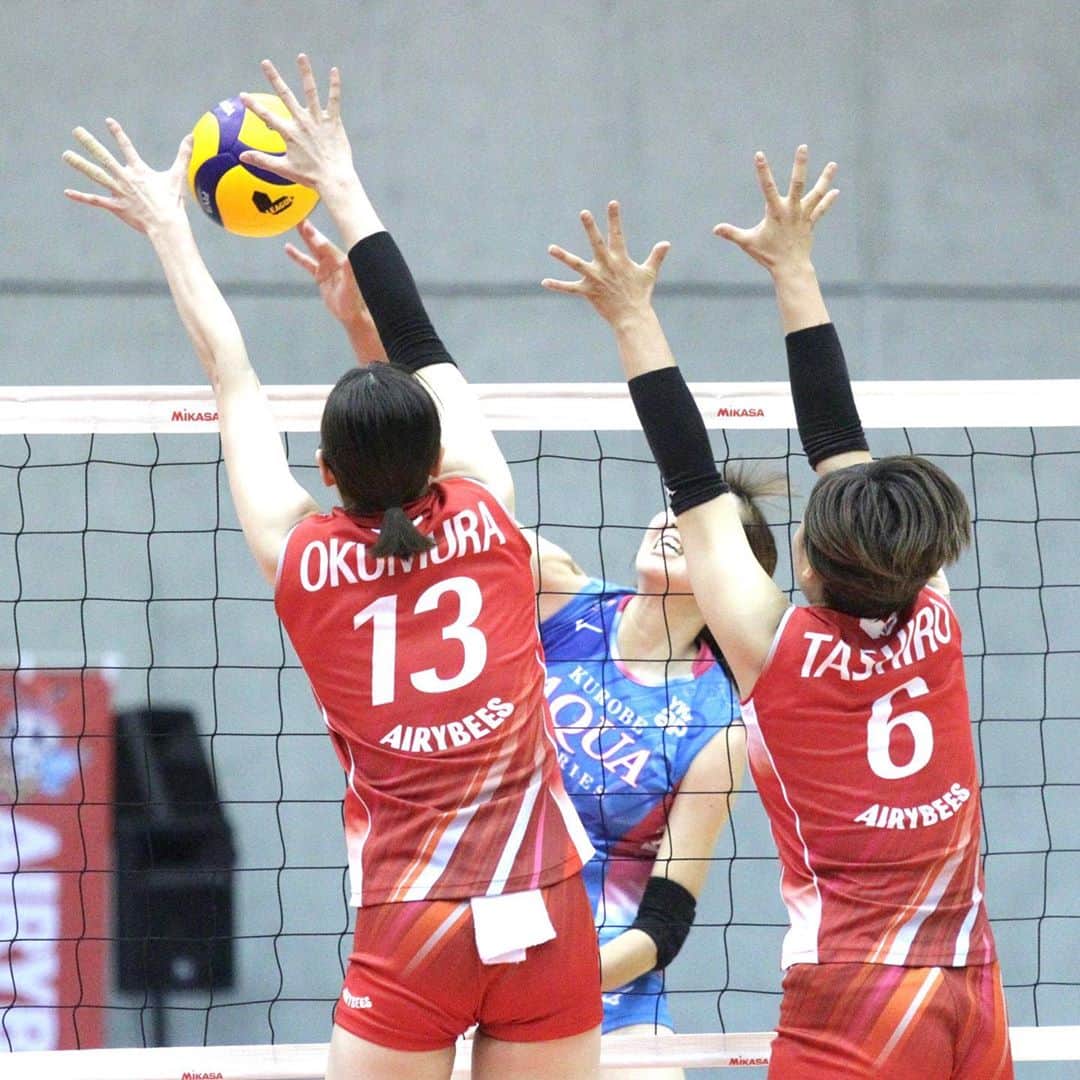 大宮里美のインスタグラム：「#奥村麻依 選手 #田代佳奈美 選手  #DENSOAIRYBEES🐝 #Vリーグはバレーだよ #宝来屋郡山総合体育館」