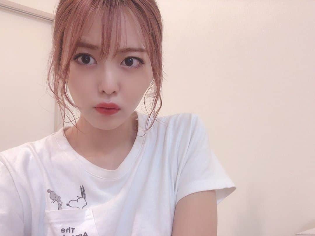 比良祐里のインスタグラム：「ヘアアレンジ頑張りました🥺🧡 . ゆるーく可愛くって難しいですね🤔  . . #ヘアアレンジ #ピンクブラウンカラー  #スヌーピー好き」