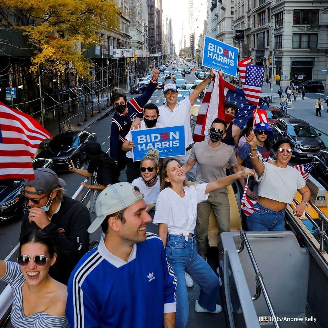 ABC Newsさんのインスタグラム写真 - (ABC NewsInstagram)「A group of friends who live in New York City celebrate after former Vice President Joe Biden was declared the winner of the 2020 U.S. presidential election as they ride down Fifth Avenue in a rented open top double decker bus in Manhattan, New York City, U.S., November 8, 2020. #election2020 #newyorkcity」11月9日 20時00分 - abcnews