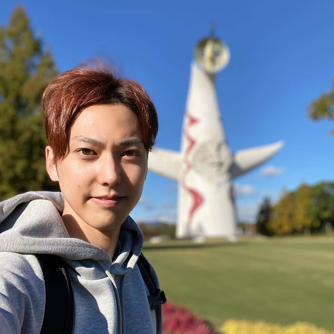 ないとーのインスタグラム：「太陽の塔じゃなくて俺だけを見ろよ。  #1日1ナルシスト」
