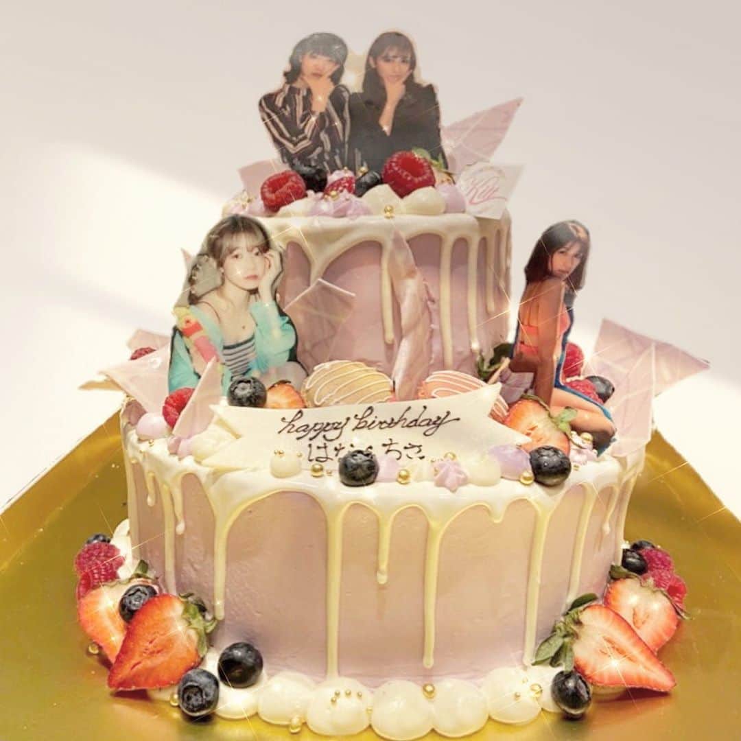 横⼭花奈のインスタグラム：「世界一可愛いケーキ🎂💞﻿ めちゃくちゃ嬉しかった..!! ありがとうございます😭﻿ ちさとお祝いしていただきました🙏🏽﻿ ﻿ ( @kitt.official )﻿ ﻿ #ケーキ#誕生日ケーキ#オーダーケーキ﻿ #オーダーメイドケーキ#kitt」
