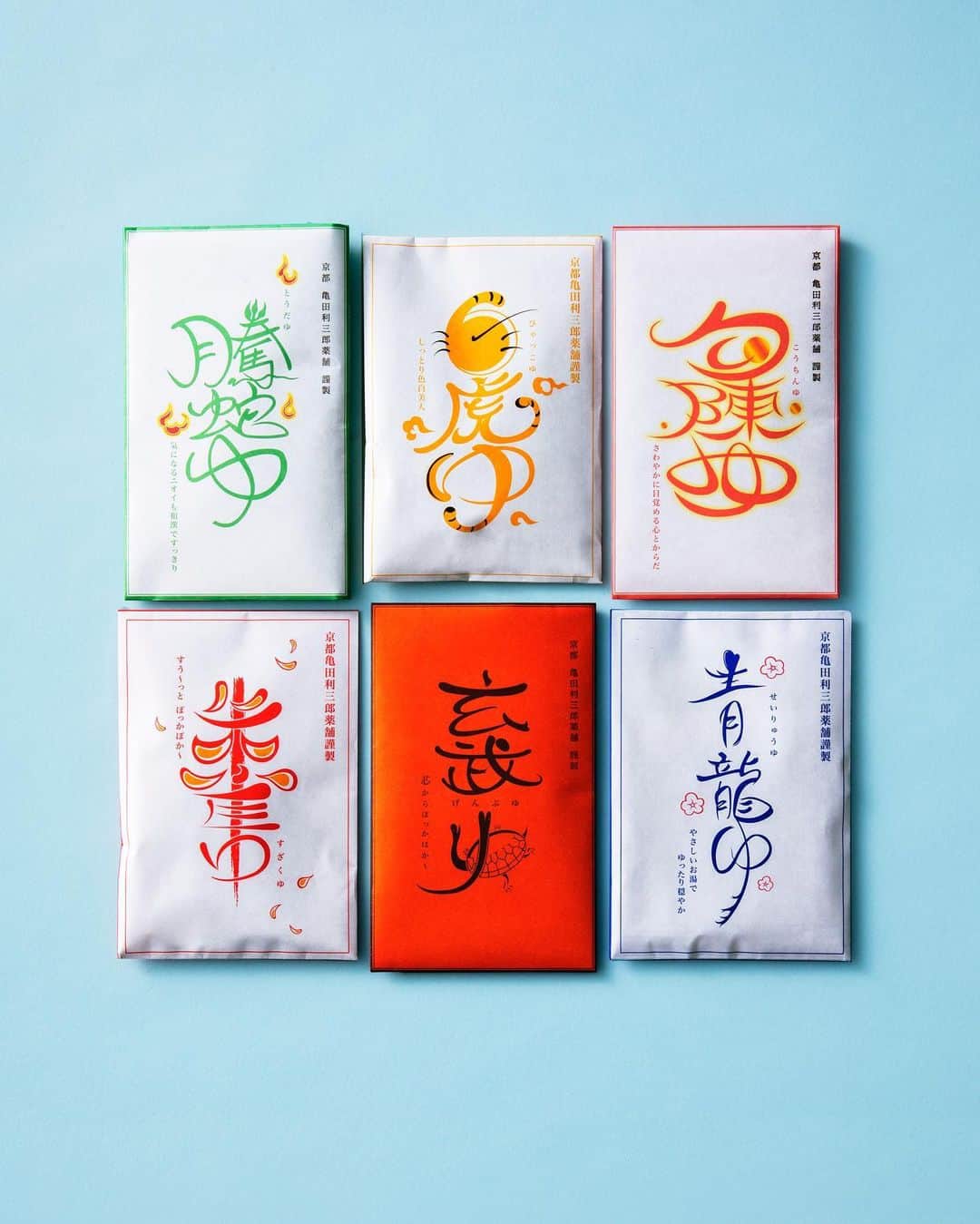 Hanako公式さんのインスタグラム写真 - (Hanako公式Instagram)「しっとり、ぽかぽか、すっきり。効果抜群のアイテムたち🐅 ﻿ 1.「天然漢方スパハーブ」﻿ 血液循環を促進する「朱雀ゆ」、肌をしっとり潤す「青龍ゆ」、シミ・くすみ予防の「白虎ゆ」など、それぞれ効能が異なる生薬を配合した天然の入浴剤。香り高い湯船にゆっくり浸かれば、心身ともにすっきり。﻿ ﻿ 2.「漢方中黄膏パップ」﻿ 中黄膏は世界初の全身麻酔手術で知られる江戸時代の外科医、華岡青洲が考案した軟膏。鮮烈な黄色の由来は、配合生薬のウコンやオウバクによるもの。においもほとんどないので、使う場所を選ばない。第2類医薬品。﻿ ﻿ 3.「はじめてのお灸moxa 4つの香り」﻿ お灸は温熱刺激によってツボの血行を良くする昔ながらの健康法。シール付きの台座に火をつけ、ツボの上にのせるだけ。心地よい温かさがクセになる。香りはフルーツ、花、緑茶、香木の4種類から気分に合わせて選んで。﻿ ﻿ 【Hanako1190_気持ちいい生活の選びかた】﻿ #Hanako #Hanako_magazine #SDGs #sustainabledevelopmentgoals #サスティナブル #サステナブル #フェアトレード #環境に優しい #地球に優しい #サスティナブルな暮らし #鍼灸 #お灸 #漢方 #冬の薬膳 #食養生 #天然漢方スパハーブ #漢方中黄膏パップ #はじめてのお灸 #photoby_KenyaAbe」11月9日 20時16分 - hanako_magazine