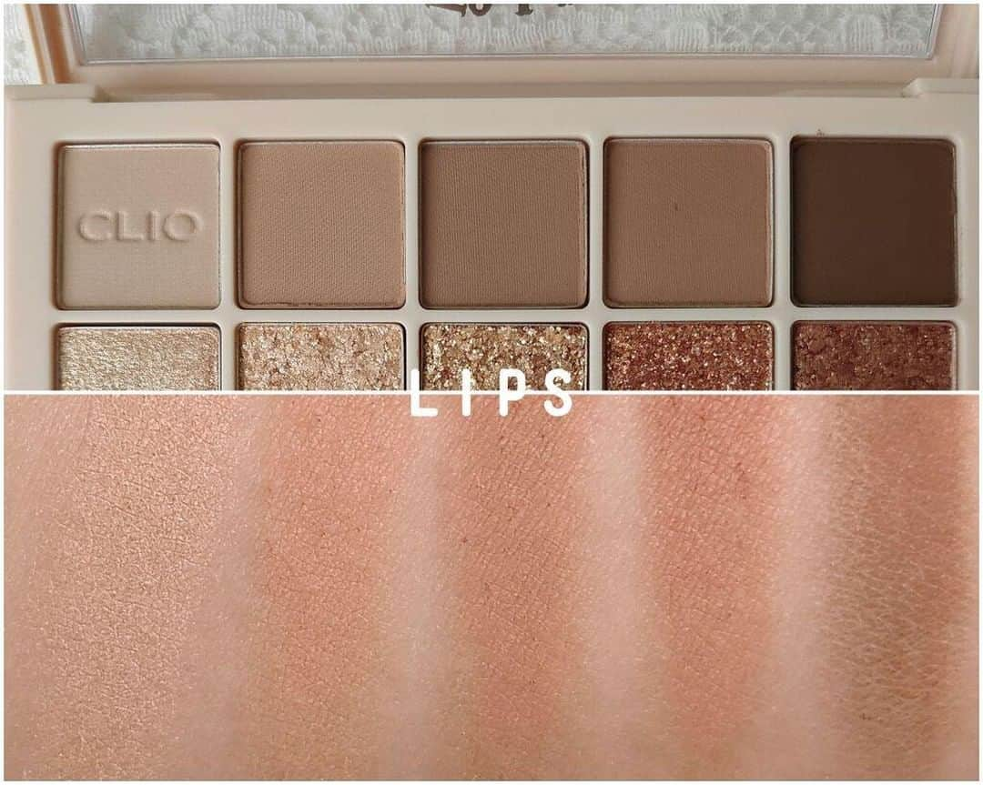 LIPS(リップス)-コスメ・メイク動画さんのインスタグラム写真 - (LIPS(リップス)-コスメ・メイク動画Instagram)「. CLIO PRO EYE PALETTE 08 INTO LACE  クリオのプロアイパレットの新色の紹介です*° 上の段がマット5色 下の段がラメ5色の、計10色のパレットです。  パッケージや中のフィルムにレースのデザインが施されていておしゃれです*°今までの同じシリーズとはちょっと違うデザインですよね( ´˘` ) ᐝ  カラーも捨て色なしの使いやすいカラーが揃ってます！粉質もしっとりしていて発色も良いです*° 写真で伝わりにくいと思いますがラメとっても綺麗です✨細かいラメから大粒のラメまで揃ってます！個人的には下段左から2番目が上品なピンクっぽいラメで好きです*°♡ どうにかキラキラを伝えたくて色んな撮り方してみたので少しでも参考になれば嬉しいです😳💦スウォッチすべてパレットの並び順と同じです。  あと気になるのは付属の筆はちょっと使いにくいかなと思いました🤔使い慣れてないせいかもしれません。  10月に購入してからなかなか撮影出来ずやっと投稿できました( ；⌄； ) 実はクリオのパレット初めて購入したのですが、粉質もしっとりしてるしグリッターもしっとりしててラメ飛びしにくく、捨て色なしの使いやすいカラーが揃っていてとっても良かったです！  ちなみにQoo10の公式ショップで購入しました。  All Contents From： ぱおだ  #lipscosme #CLIO #PROEYEPALETTE #コスメ好きさんと繋がりたい #コスメ好き #プチプラコスメ #コスメ購入品 #コスメマニア #コスメレポ #コスメ紹介 #コスメレビュー #コスメ垢 #コスメ好きな人と繋がりたい #コスメオタク #新作コスメ #秋コスメ #おすすめコスメ #メイク #メイク好きな人と繋がりたい #ヘアメイク #メイクアップ #今日のメイク #アイメイク #メイク好きさんと繋がりたい #メイク好き #ナチュラルメイク #韓国メイク #イエベ #ブルベ #コスメがわかるハッシュタグ」11月9日 20時30分 - lipsjp