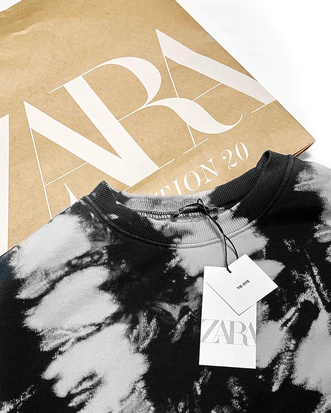 lve_xxxxのインスタグラム：「.﻿ .﻿ @zara ﻿ ｸﾛｯﾌﾟﾄﾞﾀｲﾀﾞｲｽｳｪｯﾄｼｬﾂ﻿ ﻿ WEB張り付いててやっとこ﻿ ｻｲｽﾞ再入荷して即ﾎﾟﾁ☝️﻿ ﻿ ﾀｲﾀﾞｲｼﾞｮｶﾞｰﾊﾟﾝﾂ﻿ 入荷まだかな。﻿ ﻿ 上下で着たいんです。←﻿ ﻿ これにｳｰﾙﾏｷｼｺｰﾄ @lveu.official ﻿ とか着てｶｼﾞｭｱﾙながらｷﾚｲめ見えｺｰﾃﾞが﻿ したい🥺﻿ (妄想止まらない)﻿ ﻿ ﻿ ﻿ #zara #zaraジョ ﻿ #ﾀｲﾀﾞｲ #ｽｳｪｯﾄ #newin﻿ ﻿」