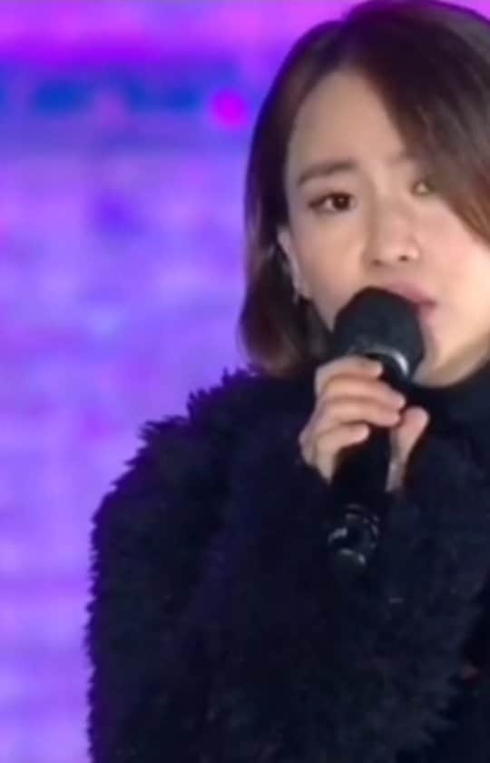 Urban Zakapaのインスタグラム：「솔로 #그때의나그때의우리 무대 너무 멋있고 잘핬었어요!! 🥰」
