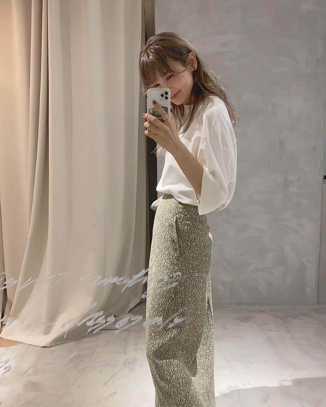 松田 美奈子のインスタグラム：「shinzone FAIRもうすぐ☺️💕 今回のフラワースカートも素敵過ぎる〜大人ラップスカートで色味もめちゃ綺麗だし細く見える🧚‍♂️🌿 . shinzone FAIR🧚🏻 今週末です♡ 11/14sat.-16mon. 路面店.web shop同時開催です✨ どなたでもぜひご来店お待ちしてます🌿 #shinzone#シンゾーン」