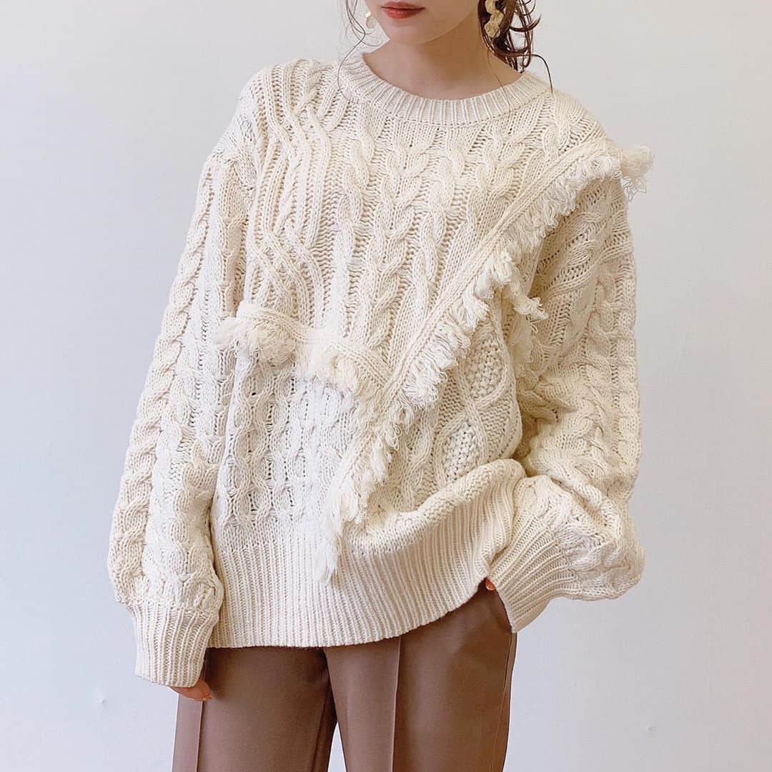 Vannie Officialのインスタグラム：「VANNIE U 2020AW collection. ⠀ 誰かのためじゃなく、自分のために着たい。 自分モテを意識したコーデをしたい方へ⸜❤︎⸝‍ ⠀ ⠀ トレンドをおさえつつもプチプラでガールディなアイテムが揃うVANNIE Uはもうチェック済み？💡 ⠀ ⠀ 秋冬に沢山着れるアイテムをコレクション。 今季よりコーデを考えるのが楽しくなるよう、bagやshoesもより豊富に。 ⠀ ⠀ ガールディ:ガーリー&レディ 女の子らしいかわいさは忘れず、もう1歩オトナっぽく綺麗なオンナになりたい。 ⠀ ⠀ VANNIE Uでは毎週水曜日12:00〜新作発売 その日の19:00-21:00頃に インスタライブを行っています⸜❤︎⸝‍ ⠀ ⠀  #vannie_u#ヴァニーユー #ZOZOでしか買えない⠀⠀ お問い合わせはDMまでご連絡ください‪‪☺︎‬」