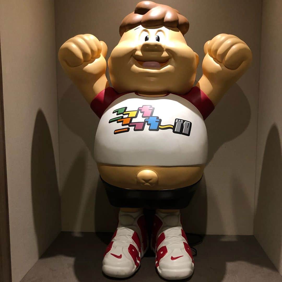 羽尻紘規のインスタグラム：「こっちこっちが現在、ハイボール50円という狂った企画してます。是非。2枚目狂った企画考えたイカれた元芸人。」