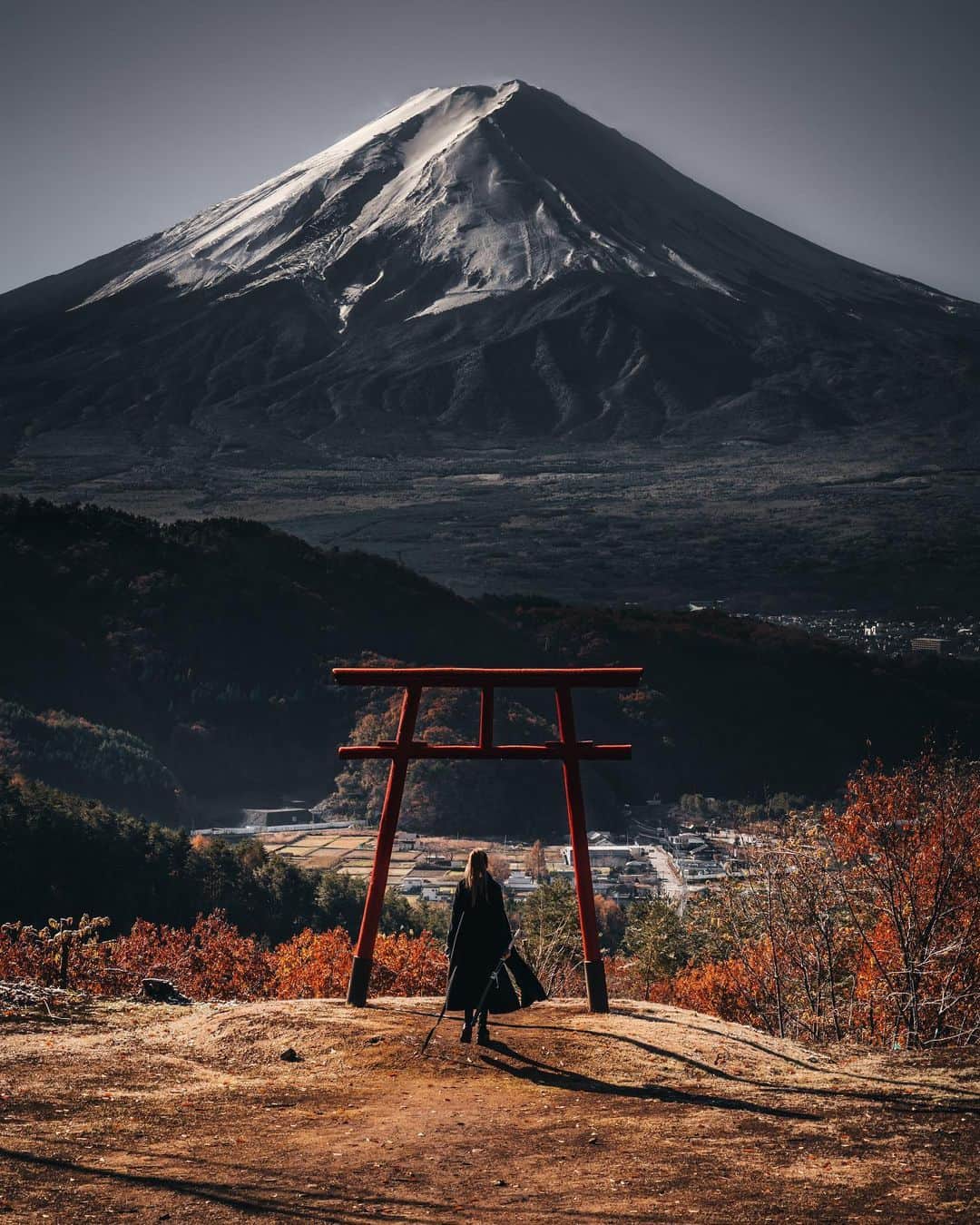 R̸K̸のインスタグラム：「Stepped into the Asgard. The torii is a traditional Japanese artificial gate building where it symbolically marks the transition from the mundane to the sacred, like the holy Mt. Fuji. #hellofrom Mt Fuji ・ ・ ・ ・ #beautifuldestinations #earthfocus #earthoffcial  #thegreatplanet #discoverearth #fantastic_earth #awesome_earthpix #roamtheplanet  #lifeofadventure #nature #tentree #livingonearth  #theglobewanderer #visualambassadors #stayandwander #welivetoexplore #IamATraveler #TLPics #voyaged #sonyalpha #bealpha #aroundtheworldpix  #artofvisuals #travellingthroughtheworld #cnntravel #complexphotos #d_signers #lonelyplanet #nightphotography @sonyalpha  @lightroom @soul.planet @earthfever @9gag @500px @paradise」