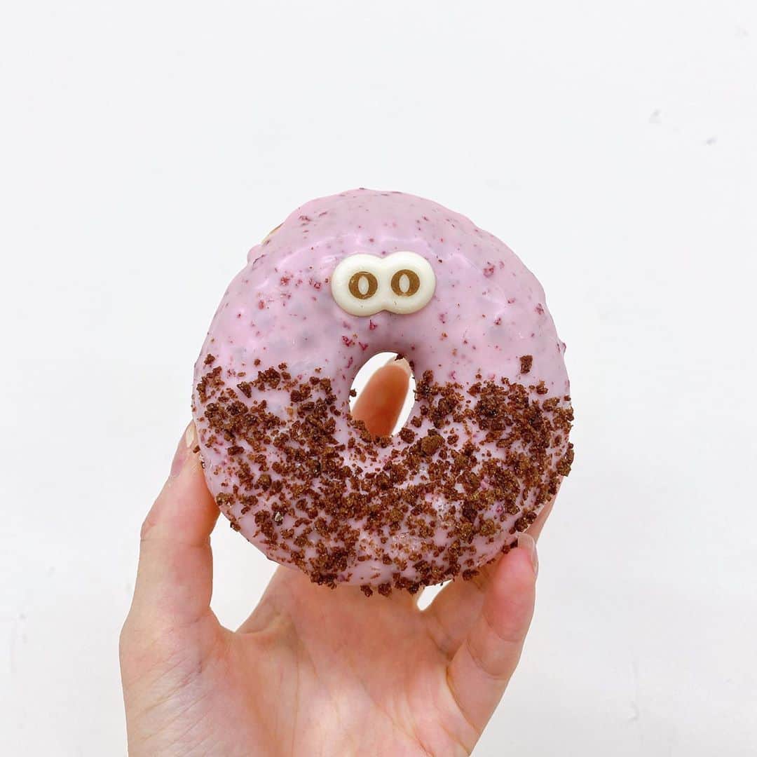 のインスタグラム：「・﻿ 今日あーーやがくれた😋🍩﻿ 1番かわいいのもらった😂💓﻿ ﻿ #ミスド #ミスドドーナツ #ミスタードーナツ #misterdonut #ドーナツ屋さん」