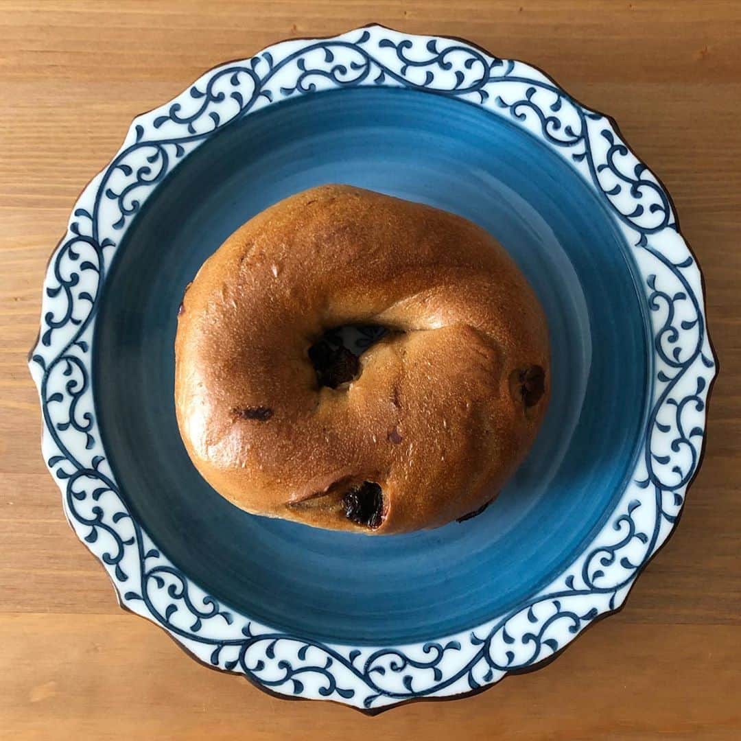 馬渕史香のインスタグラム：「ずっと気になっとった @kepobagels さんのベーグル  もちもちで美味しい〜🥯  #ベーグル #bagel  #通販パン #通販ベーグル  #通パン #お取り寄せパン  #あしざわ家」