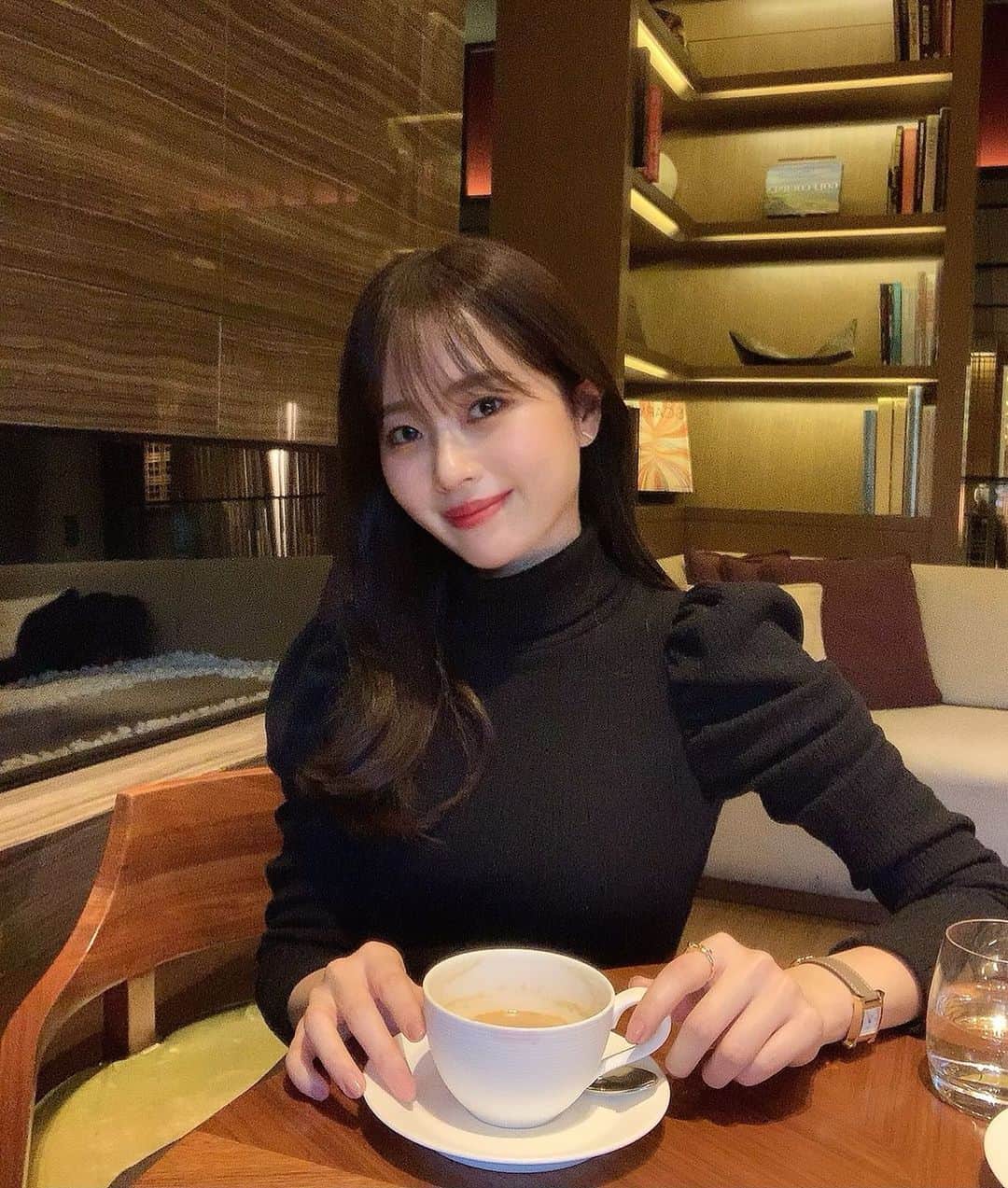 ハンナミのインスタグラム：「😌 今回は、落ち着いた髪色に .❄︎」