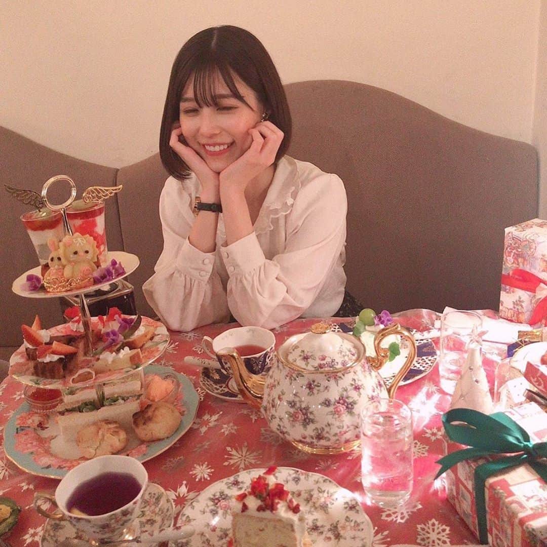 有村藍里さんのインスタグラム写真 - (有村藍里Instagram)「素敵すぎるお茶会でした。店内にたくさんある可愛いティーポットやケーキのお皿を自分で選ばせてもらえるの！また絶対に行きたいカフェ☺︎」11月9日 21時23分 - arimuraairi