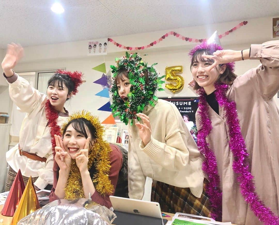 王林さんのインスタグラム写真 - (王林Instagram)「❤︎ 現4人体制6年目🥳👏👏 farmerのみんなの応援がここまで私達を繋いでくれました。ともに、これからも駆け抜けてほしいです🍏💕 とき、彩香、J、これからもよろしくね☺︎ . . #RINGOMUSUME #とき #王林 #彩香 #ジョナゴールド #j #5周年 #りんご娘 #farmer」11月9日 21時16分 - ourin_ringoooo