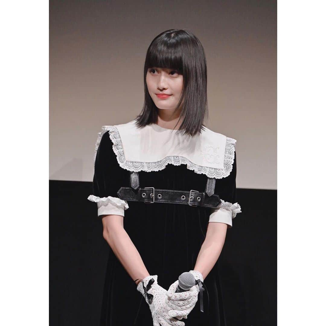 橋本愛さんのインスタグラム写真 - (橋本愛Instagram)「「私をくいとめて」東京国際映画祭　観客賞を受賞しました。  大九監督、本当におめでとうございます…！！！🎉  そしてれなちゃん、本当に、おめでとう。  スタッフ、キャストの皆様方、本当におめでとうございます。  何より観てくださった方、投票？してくださった方。本当にありがとうございます。 皆様のおかげで、映画に大きな羽根が生えたようです。 どこまでも飛んでけー。  (あっこの前ストーリーに載せてた写真、こちらにも載せますね)」11月9日 21時27分 - ai__hashimoto