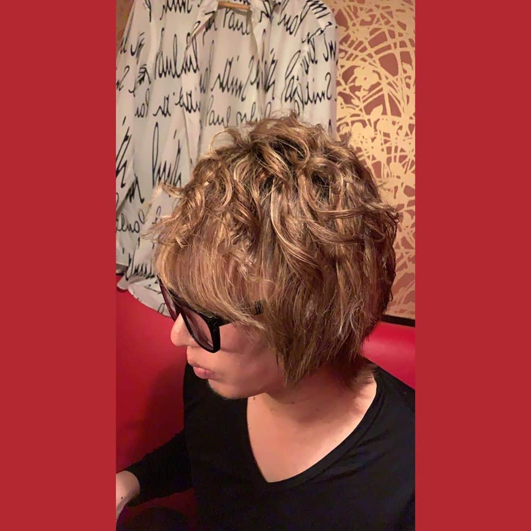 菅野祐悟のインスタグラム：「#ハイライト 綺麗に染まりました。」