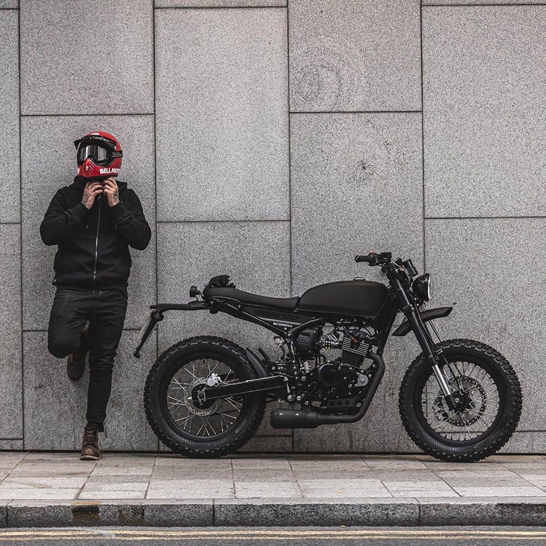 epidemic_motorsさんのインスタグラム写真 - (epidemic_motorsInstagram)「A beast in the streets - the Razorback is the ultimate city tool. ⁠ ⁠ Available now in 125cc. 250cc incoming... ⚡️⁠ by @muttmotorcycles   .⁠ .⁠ .⁠ .⁠ .⁠ .⁠ .⁠ . ⁠ #motoculture #riderstyle #epidemicmotors #epidemic_motors #vintagemotorcycles #instamoto #retromotorcycles #retrobike #scrambler #streettracker #igersbirminghamUK #thisisbham #croig #PistonAddictz #BikesWithoutLimits #BikersofInstagram #bikeexif #pipeburn #ironandair #custommotorcycles #custommotorcycle #custombike #customculture #caferacerculture #caferacersofinstagram #caferacerlovers⁠」11月9日 21時29分 - epidemic_motors