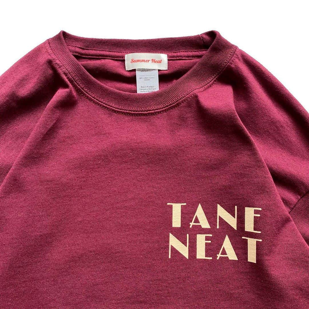 Kazuki Hamamotoさんのインスタグラム写真 - (Kazuki HamamotoInstagram)「11/10 0時発売開始﻿ ﻿ <TANE NEAT long T-shirts>﻿ ¥ 5,500 税込﻿ ﻿ ＊Size﻿ S. M. L. XL﻿ (kazuki M着用)﻿ (DAISUKE L着用)﻿ ﻿ ＊Color﻿ Burgundy﻿ ﻿ ＊design﻿ 僕らは気付きました。。﻿ NEATを入れ替えるとTANEになる事を！﻿ コラボする事が決まっていたかの様なこの偶然w﻿ バックプリントにはSummer Neat キャラクターが指ハートをしているイラストが描かれており、その指先にはタネを持って、少し召し上がってらっしゃいます。2人が好きな色のバーガンディのロンT！オールシーズン着れるので是非お召し上がりください！﻿ ﻿ #カズキのタネ﻿ #SummerNeat﻿ @summer_neat ﻿ @daiskeoo ﻿」11月9日 21時32分 - kazukistkgz