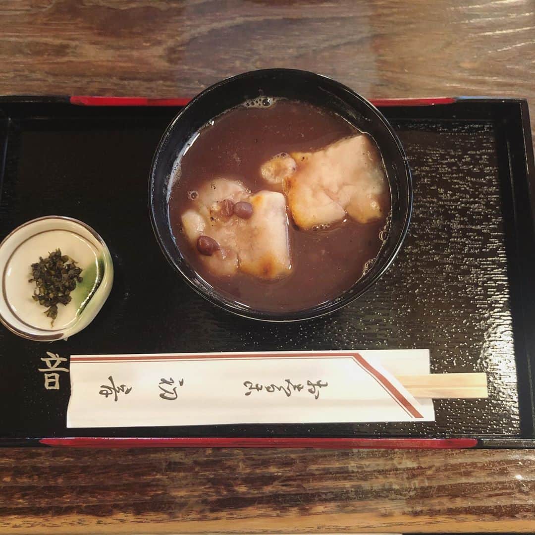 木下望のインスタグラム：「・ ・ 今まで食べたおしるこの中で1番好きだった👼 ・ こんな時期なので店内30分、一人一品注文だったけど お茶も美味しかったしまた絶対行く🤘つぶあん本当好き🤘 ・ ・ #人形町 #水天宮 #人形町グルメ #水天宮前グルメ #初音 #甘味処初音 #甘味処 #おしるこ #つぶあん 派🤘」