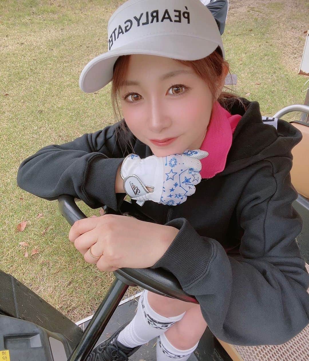 のあのインスタグラム：「. デビュー⛳️ まだ4回目😶  #ゴルフ#ゴルフ女子#名古屋#錦#錦3#錦3丁目#キャバクラ#キャバ嬢 #ゴールド#gold #歌舞伎町#北新地#すすきの#ミナミ#中洲」