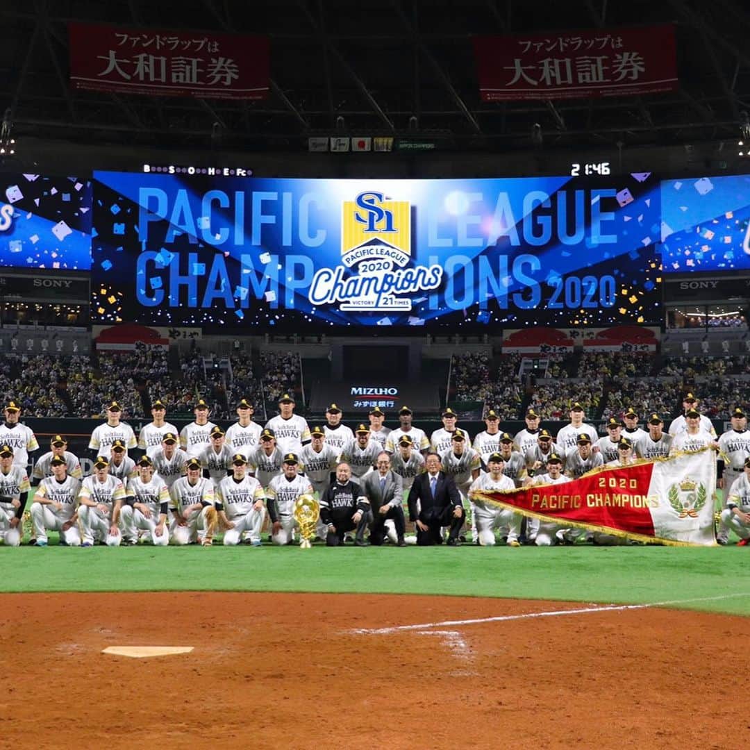 東浜巨のインスタグラム：「2020年シーズンも今日で終了しました！ 優勝出来て本当に良かった！ 応援ありがとうございました。 CSも全力で頑張ります！  #リーグ優勝 #応援に感謝 #クライマックスシリーズ #頑張ります」