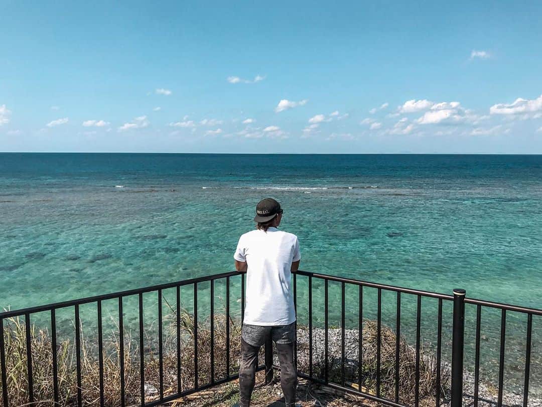 安藝正俊のインスタグラム：「▶︎【沖縄北部 R58沿いで寄り道するならココ！】  疲れたので ちょっとのんびりしたい😂  どこの自然で どんなアウトドアして 現実逃避してやろうかな 🤙 : #沖縄 #沖縄移住 #沖縄旅行 #沖縄の海 #沖縄好きな人と繋がりたい #海 #海のある生活 #海好きな人と繋がりたい #旅好きな人と繋がりたい #写真好きな人と繋がりたい #何気ない瞬間を残したい #青い海 #島暮らし #けしからん風景 #綺麗な景色 #日本の風景 #ライフスタイル #アウトドア #スローライフ #インスタ映え #ダレカニミセタイケシキ #okinawa #okinawalife #okinawatrip #loves_okinawa #lifestyle #special_spot_ #sealife #summervibes #goodvibes」