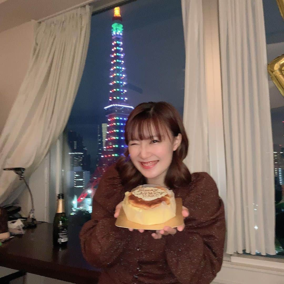 甲田友莉子のインスタグラム：「今日で21歳になりました💗 たくさんお友達からお祝いメッセージやプレゼントをもらってとっっても幸せです！！ 21歳も自分らしく頑張ります💪︎☺️ これからもよろしくお願いします♥︎ . #happybirthday  #21歳」