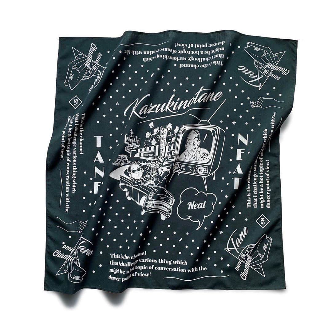 Kazuki Hamamotoさんのインスタグラム写真 - (Kazuki HamamotoInstagram)「11/10 0時発売開始﻿ ﻿ < kazukinotane Sandwich bandana>﻿ ﻿ ¥ 1,900 税込﻿ ﻿ ＊size﻿ 60cm × 60cm(バンダナ)﻿ ﻿ ＊Color﻿ Beige/Green﻿ ﻿ ＊design﻿ 再生ボタンにクラシックカーが入って行くイラストやドライブインチャンネルを観に行くkazukiとAlfred Jr.の姿がシンメトリーに描かれ、普段の2人をそのまま描いたかのようなデザインになっております。よく見ると、ドットの中にいくつか隠れポップコーンや隠れタネがあるので探してみてくださいね！60cmの大判バンダナで、最近手を洗う事が多くなった際のハンカチとしても使えそう！サンドウィッチに折られたバンダナには全4種類のステッカーも挟んであります！その中にはYouTubeの中の会話で出たkazuki本人が言った犬うさぎも入っております！スマホに挟んでオリジナルの携帯ケースも作れますよ！﻿ いろんな味が詰まったサンドウィッチバンダナをどうぞ召し上がれ！﻿ ﻿ #カズキのタネ﻿ #SummerNeat﻿ @summer_neat ﻿ @daiskeoo」11月9日 21時43分 - kazukistkgz