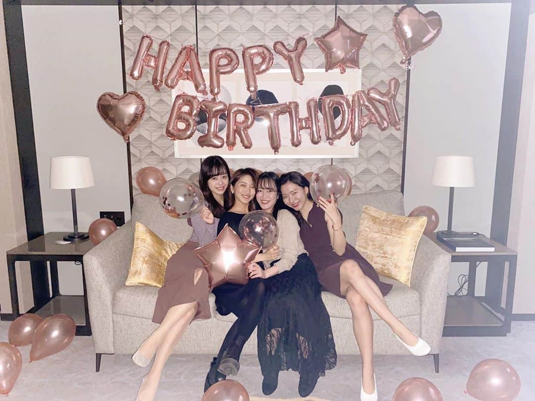 浅川由梨子のインスタグラム：「まいちゃんお誕生日おめでとう🎂 みんなハタチ〜  #happybirthday #birthdayparty」