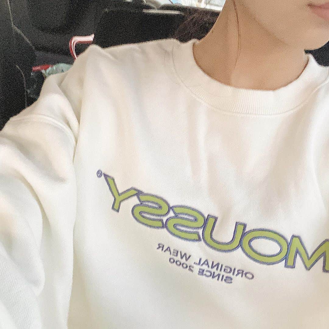 杉山緋那のインスタグラム：「一目惚れしたトレーナーカワイイ... #moussy」