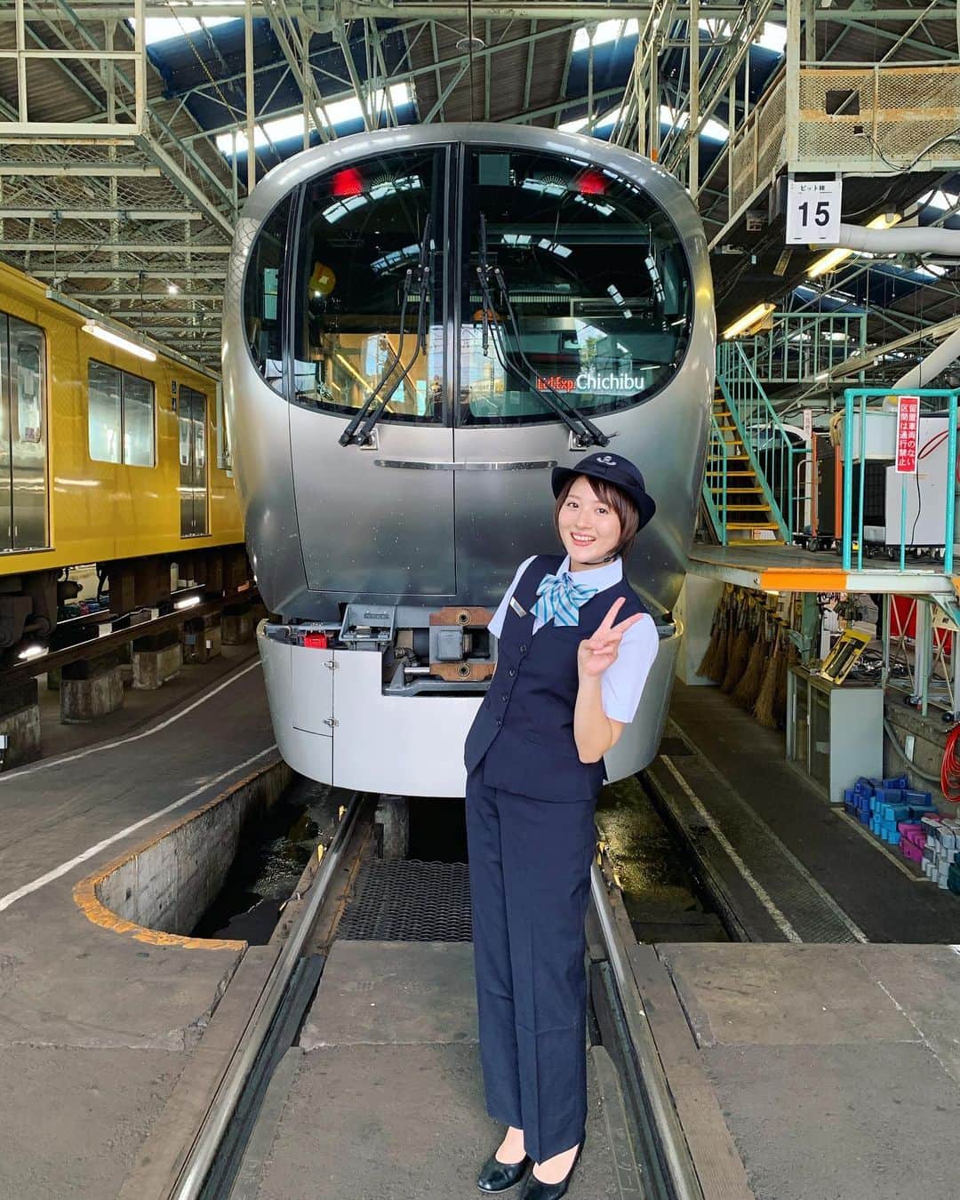 永尾亜子さんのインスタグラム写真 - (永尾亜子Instagram)「. 先日放送されたドッキリGP 鉄道キッズのコーナーでは、西武鉄道さんの小手指車両基地にお邪魔しました！ 写真は特急ラビューです🚆中にも入らせていただいたのですが、窓が大きくて開放感があり気持ちよかったです！洗車体験も迫力がありましたよ！  #ドッキリgp  #西武鉄道  #小手指車両基地  #特急ラビュー」11月9日 21時54分 - ako_nagao
