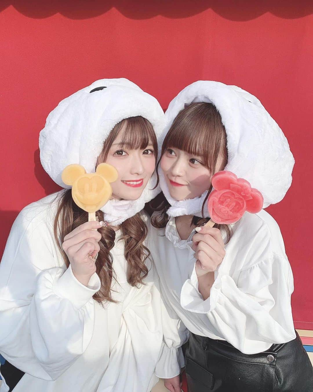 葉月沙耶さんのインスタグラム写真 - (葉月沙耶Instagram)「ベイマックスのおやつタイム🐭🎡🍨 クッキーサンドと迷って、 カロリー低そうな方を選んでみた日(ᐡ｡• · •｡ᐡ)♡笑  #ディズニーコーデ #ディズニー #ディズニーシー #ディズニーフード #ディズニーグッズ #ベイマックス #ベイマックスコーデ #双子コーデ #双子コーデディズニー #シミラールック #シミラールックディズニー #アイスクリーム #甘党 #白黒コーデ #シンプルコーデ #アイドル #disney #disneysea #disneyphoto  #corde #코데 #ไอดอล #셀카」11月9日 21時59分 - sayapon_310