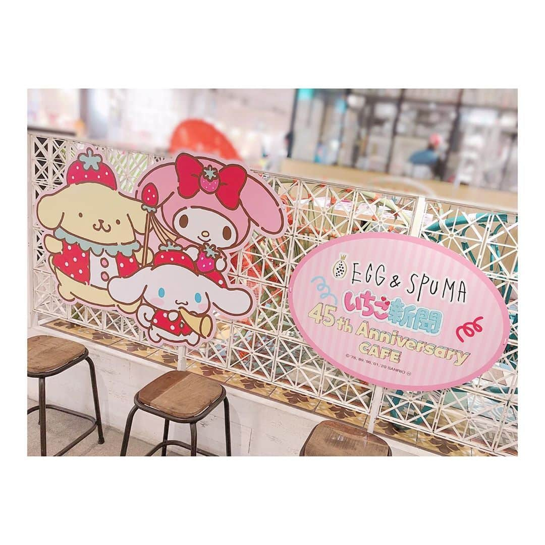 高橋麻里さんのインスタグラム写真 - (高橋麻里Instagram)「. マイメロちゃん○クロミちゃん○ EGG&SPUMA いちご新聞コラボカフェにいってきました🍓♡ . . かわいいメニューたくさんだったり 店内もかわいくて幸せ空間でしたん！ . マイメロちゃんのスウィートバーガー かわいすぎて癒された☺️💕ふぁあああ . . (コースターはシナモロールでした♡) . . . #sansiro #サンリオ #eggspuma #いちご新聞 #いちご新聞カフェ  #マイメロディ #マイメロ #クロミ」11月9日 21時59分 - takahashimari15