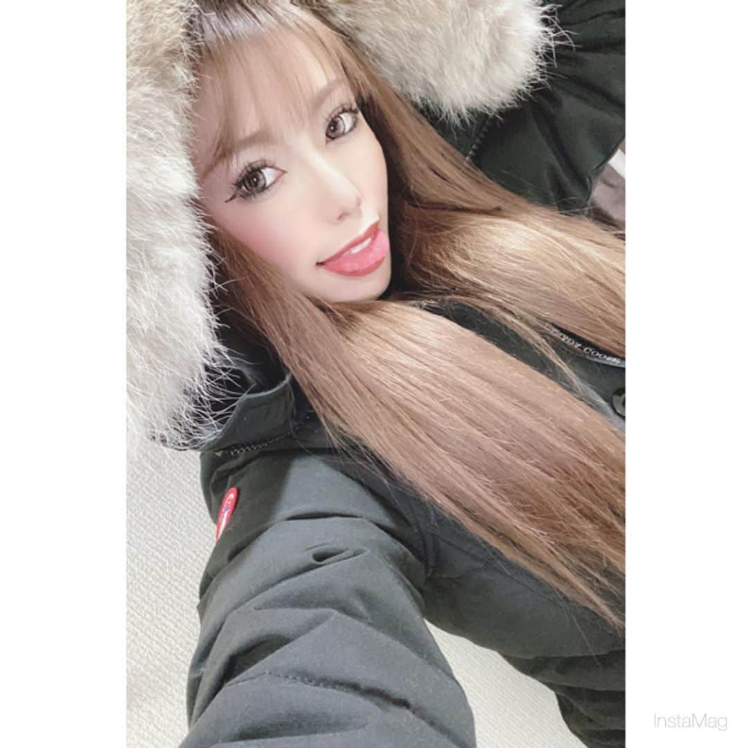 あゆかのインスタグラム：「グースグース👕 めちゃかわー😣💓 あったかいし最高！！ 今年はこれで乗り切れるな😎 ファーがまたかわいい💕 冬はお世話になります🥰  .  #カナダグース#カナダグースコーデ  #千葉キャバクラ#千葉富士見キャバ嬢#千葉富士見町キャバ嬢#千葉富士見キャバクラ#arドレス#ジュエルズドレス#コロナに負けるな#コロナに負けるな日本#オンラインキャバクラ#ファッション好きな人と繋がりたい#ヘアメイク#お家スタイル#息してる？#followｍe4 #follow4like#followtrain」