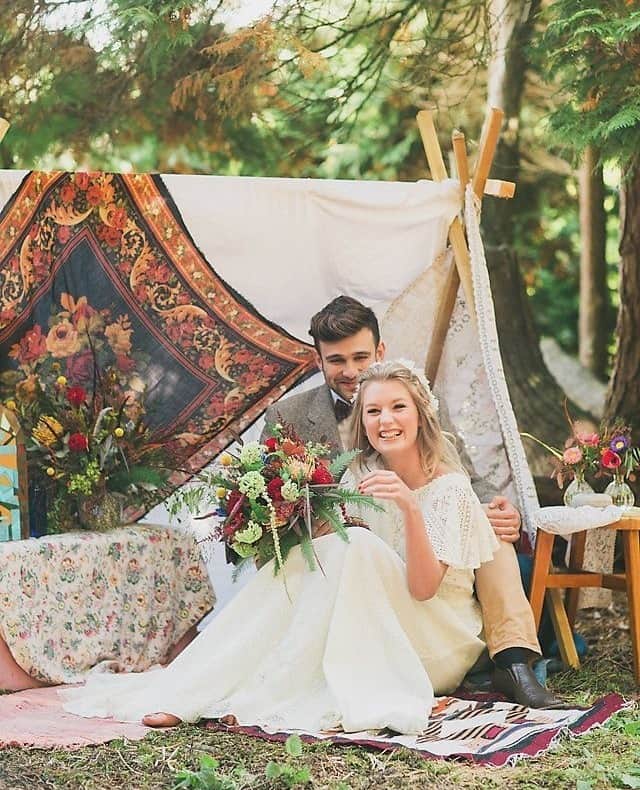 ミナのインスタグラム：「I always envisage Indiebride dresses in nature. Maybe it's the Finn in me designing dresses for outdoor weddings as the nature in Finland is so beautiful and present in everyday life. Whereever you are in Finland you're always just a short walk from a forest. ❤️ Bohemian outdoor wedding inspiration in the blog now. Link in bio.⁠ ⁠ Photography: @victoriaitchellphotography⁠ Flowers: @wildorchiddesigns⁠ Styling: @fleurdelaceuk ⁠ ⁠ ⁠ ⁠」