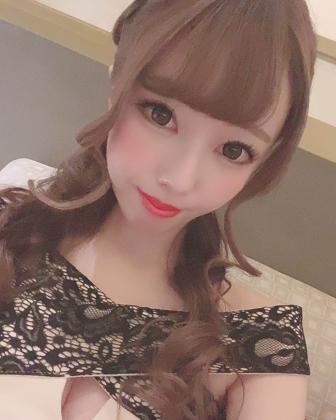 ゆんのインスタグラム：「🥟 . 今日からまた1週間はじまる〜 . 今週全部います🥺 .  #ガーデン #ガーデン川崎 #川崎 #横浜 #新宿 #歌舞伎町#六本木 #銀座 #名古屋 #ミナミ #北新地 #神奈川 #すすきの #キャバクラ #キャバ嬢 #ガールズバー #シャンパン  #水商売 #夜職 #キャバ嬢メイク #キャバ嬢ヘアメイク #キャバドレス #ドレス #いいね返し  #ポケパラ #ポケパラ関東」