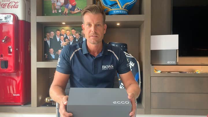 ヘンリク・ステンソンのインスタグラム：「Look what I got!  #ECCOGOLF」