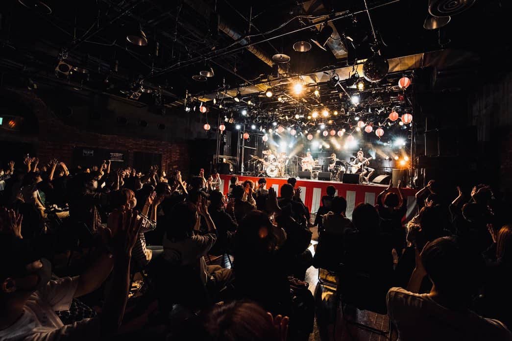 MONOEYESのインスタグラム：「2020.11.09 MONOEYES Semi Acoustic Live Tour 2020 広島クラブクアトロ Day2 Photo by Maki Ishii monoeyes」