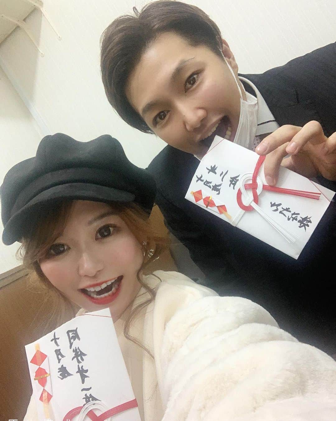 のインスタグラム：「.. . えれなの担当ちゃん😊👏✨ こんなめんどくさいえれなの担当 もってくれて感謝でしかない😂✨ . 大阪府大阪市中央区東心斎橋2-3-17 パピヨンビルB1F . Club IRIS 愛咲 えれな  . #愛咲えれな #きゃばきゃば #美女と野獣　#キャバ嬢 #iris #キャバクラ #クラブ #ミナミ #北新地 #宗右衛門町 #ポケパラ #指名 #えれな #シャネル #バースデーイベント #シャンパン #アルマンド #踊れるキャバ嬢 #踊れるキャバ嬢といえばえれな #イリス #ホステス #いいね返し #キャバ #ソウメイジャパン #ベルロゼ　#クラブイリス #黒髪ロング #フォロー増やしたい」