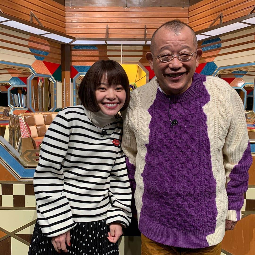 岸井ゆきののインスタグラム：「あした、鶴瓶さんとのおしゃべりが放送されます✨ 『チマタの噺』ぜひみてくださいね。 11/10 📺0:12〜 テレビ東京です。  鶴瓶さんとは、TBS『99.9-刑事専門弁護士-』というドラマのseason2で一緒したものの、しっかり話すのは初めてで非常に緊張していたのですが、話し始めたらたのしくてたのしくて、あっという間に終わりました！鶴瓶さん、スタッフの皆様、ありがとうございます！ そして、わたしは本当に本当に映画が好きで、とくにクリストファーノーラン監督のインセプションとインターステラーが好きで（でも、ぜんぶなんですけどね） その関係で以前からずっと気になっていた方と電話でお話することができて、しばらく引きずるほど感動しました…今も思い出すとエー！信じられない。うれしい。ほんとうに、感謝、感謝です。。 他にもかき氷のこと、NHK朝ドラ『まんぷく』のこと、気になることを楽しく話しています😊🍧🌾🧂🧂💃 あらためて、明日、11/10（火）0：12〜 テレビ東京 で、オンエアです。ぜひ🌹」