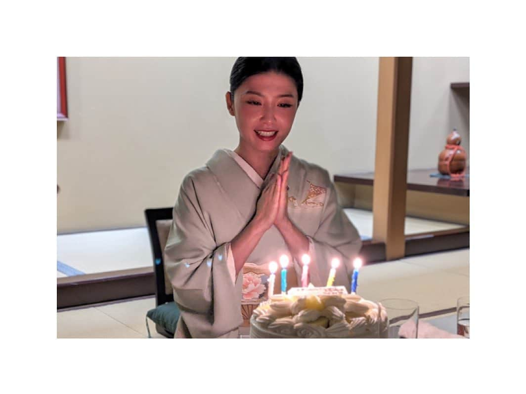 川村亜紀さんのインスタグラム写真 - (川村亜紀Instagram)「🎂🎊👏❤️ お祝いありがとうございました。 千疋屋のケーキがとても美味しく幸せでした😍 #birthday #birthdaycake #thankyouforcelebratingmybirthday #iappreciateyou #🎂 #ありがとうございました #千疋屋のケーキ #安定の美味しさ  #幸せ❤️」11月10日 9時29分 - _aki1015_